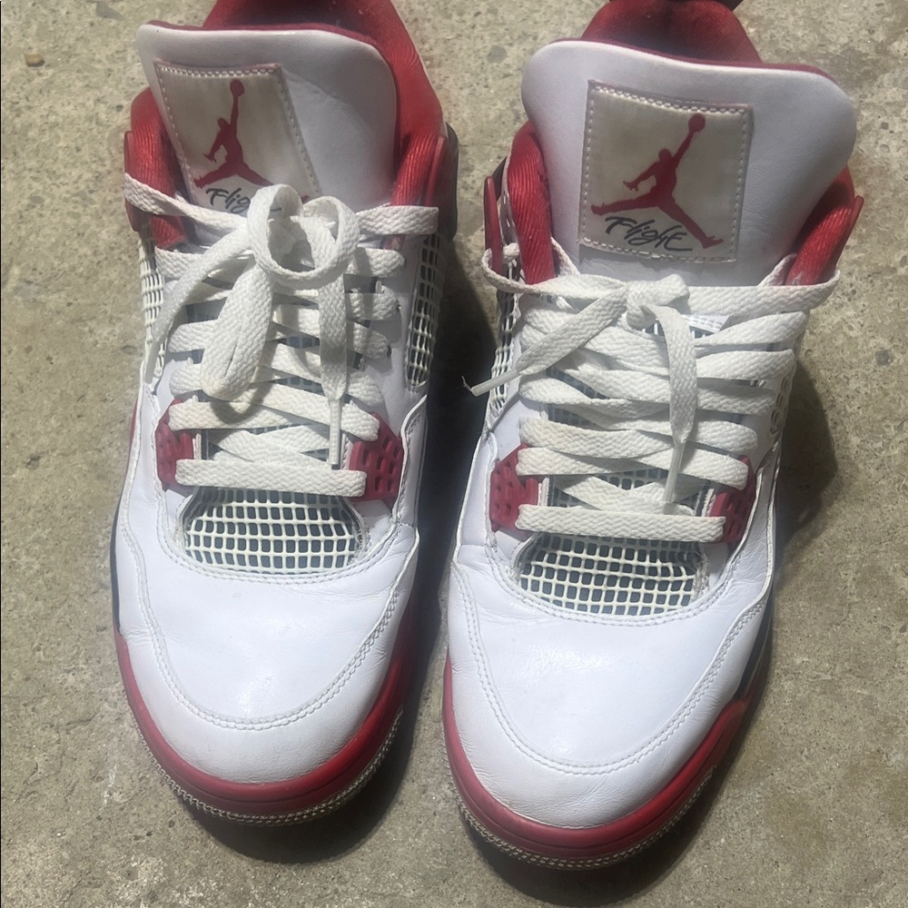 Air Jordan 4 fire red 8/10 condition
